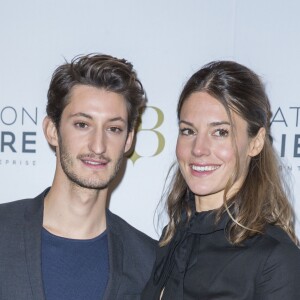 Pierre Niney et sa compagne Natasha Andrews - Avant Première du film "Five" prix cinéma 2016 de la Fondation Barrière à Paris le 14 mars 2016. © Olivier Borde/Bestimage