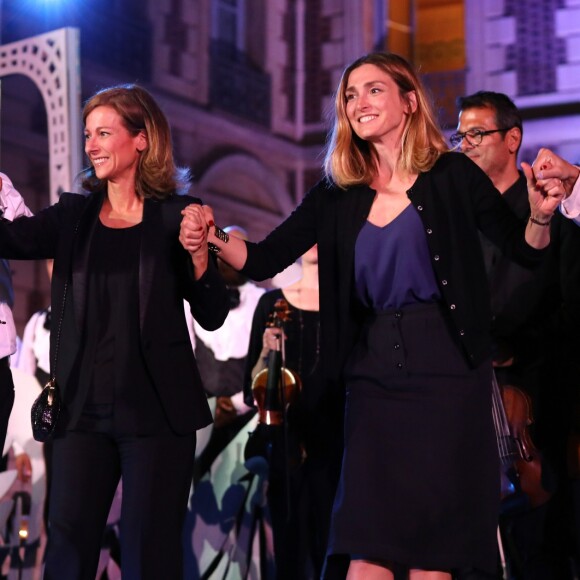 Yannis Pouspourikas (chef d'orchestre), Anne Gravoin (direction musicale), Julie Gayet, Ghislaine Herbera (scénographie) - Opéra "Les Noces de Figaro" mis en scène par l'actrice J. Gayet lors de la 17e édition d'Opéra en Plein Air au Domaine Départemental de Sceaux le 14 juin 2017. © Cyril Moreau/Bestimage