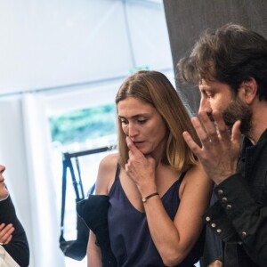 Cécile Madelin, Julie Gayet - Backstage de l'opéra "Les Noces de Figaro" mis en scène par l'actrice J. Gayet lors de la 17e édition d'Opéra en Plein Air au Domaine Départemental de Sceaux le 14 juin 2017. © Cyril Moreau/Bestimage