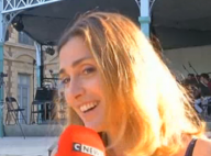 Julie Gayet pousse la chansonnette pour ses "Noces" : "C'est une catastrophe"