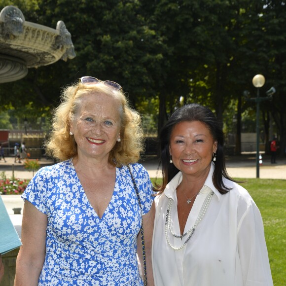 Katia Tchenko et Jeanne D'hauteserre. Maire du 8e arrondissement - Pétanque des stars dans les jardins du Pavillon Gabriel à Paris le 22 juin 2017. © Coadic Guirec / Bestimage