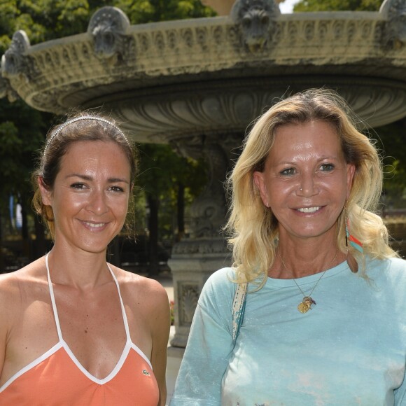 Emmanuelle Boidron et Fiona Gélin - Pétanque des stars dans les jardins du Pavillon Gabriel à Paris le 22 juin 2017. © Coadic Guirec / Bestimage