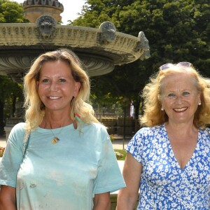 Emmanuelle Boidron, Fiona Gélin, Katia Tchenko et Jeanne D'Hauteserres. Maire du 8e arrondissement de Paris - Pétanque des stars dans les jardins du Pavillon Gabriel à Paris le 22 juin 2017. © Coadic Guirec / Bestimage