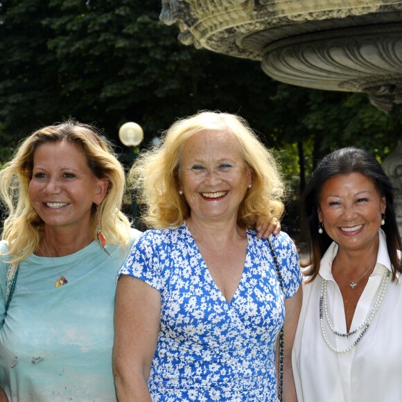 Fiona Gélin, Katia Tchenko, Jeanne D'Hauteserres. Maire du 8e arrondissement de Paris et Jean-Pierre Castaldi - Pétanque des stars dans les jardins du Pavillon Gabriel à Paris le 22 juin 2017. © Coadic Guirec / Bestimage