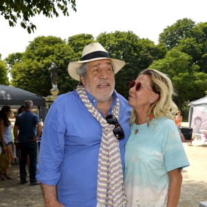 Jean-Pierre Castaldi et Fiona Gélin - Pétanque des stars dans les jardins du Pavillon Gabriel à Paris le 22 juin 2017. © Coadic Guirec / Bestimage