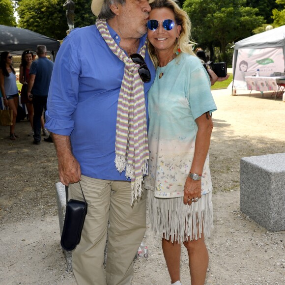 Jean-Pierre Castaldi et Fiona Gélin - Pétanque des stars dans les jardins du Pavillon Gabriel à Paris le 22 juin 2017. © Coadic Guirec / Bestimage