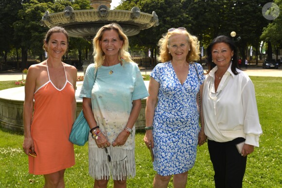 Emmanuelle Boidron, Fiona Gélin, Katia Tchenko et Jeanne D'Hauteserres. Maire du 8e arrondissement de Paris - Pétanque des stars dans les jardins du Pavillon Gabriel à Paris le 22 juin 2017. © Coadic Guirec / Bestimage