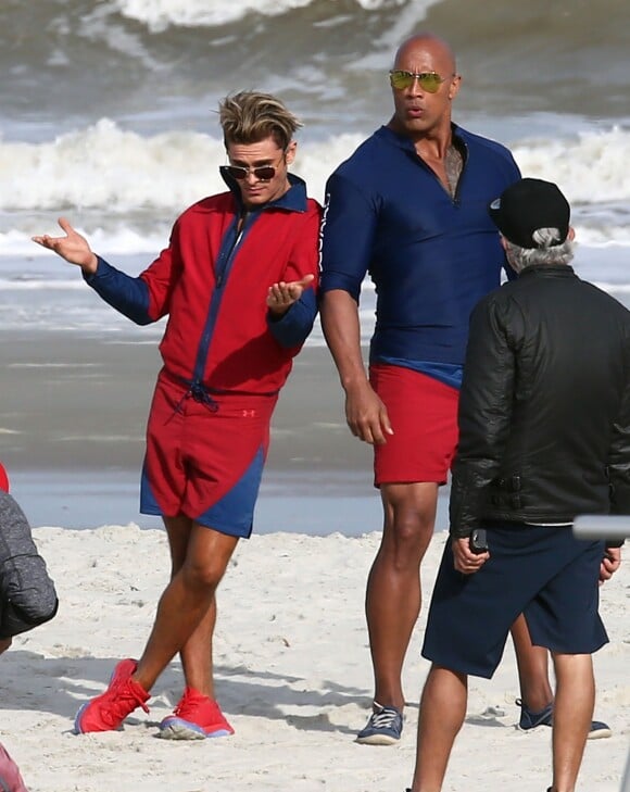 Zac Efron, Dwayne Johnson - Les acteurs sur le tournage de 'Baywatch' à Savannah en Georgie, le 29 mars 2016