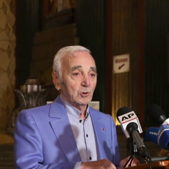 Charles Aznavour à Hollywood en octobre 2016 lors de la remise d'une étoile d'honneur pour sa contribution aux arts et son rôle au sein de la communauté arménienne à Hollywood.