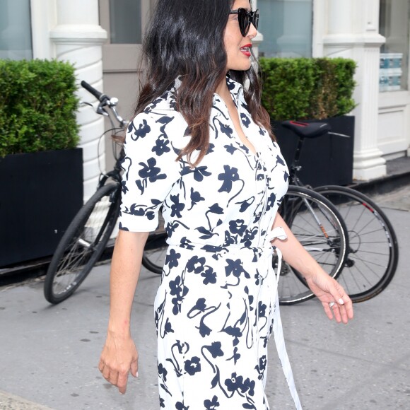 Salma Hayek dans les rues de New York. Le 8 juin 2017 8 June 2017.