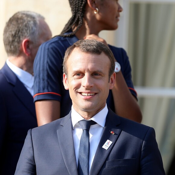 Le président de la République Emmanuel Macron et sa femme Brigitte Macron (Trogneux) reçoivent l'équipe de football féminine de l'Olympique lyonnais (qui a remporté la ligue des Champions) au Palais de l'Elysée à Paris, le 20 juin 2017. Ils sont en compagnie de Gérard Collomb (dont c'est l'anniversaire), de Jean-Michel Aulas et Laura Flessel, Ministre des Sports. © Dominique Jacovides/Bestimage