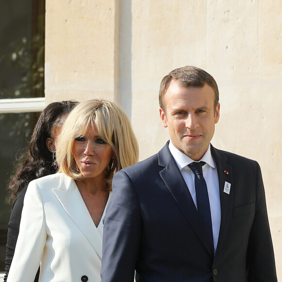 Le président de la République Emmanuel Macron et sa femme Brigitte Macron (Trogneux) reçoivent l'équipe de football féminine de l'Olympique lyonnais (qui a remporté la ligue des Champions) au Palais de l'Elysée à Paris, le 20 juin 2017. Ils sont en compagnie de Gérard Collomb (dont c'est l'anniversaire), de Jean-Michel Aulas et Laura Flessel, Ministre des Sports. © Dominique Jacovides/Bestimage