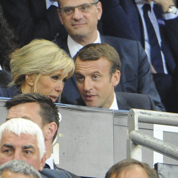 La première dame Brigitte Macron (Trogneux), son mari le président de la République Emmanuel Macron - Finale du Top 14, ASM Clermont contre le RC Toulon au Stade de France à Saint-Denis, Seine Saint-Denis (banlieus de Paris), France, le 4 juin 2017. ASM Clermont remporte le match contre RC Toulon 22-16. © Agence/Bestimage