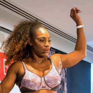 Serena Williams danse en petite tenue pour la promotion de la marque Berlei en marge de l'Open d'Australie à Melbourne, Australie, le 12 janvier 2017.