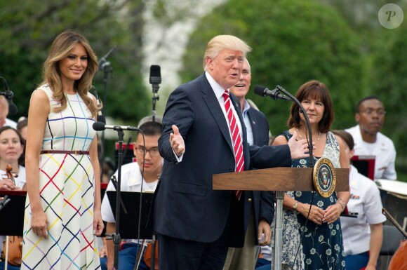 Le président Donald Trump et sa femme Melania lors du pique nique annuel sur la pelouse de la Maison Blanche à Washington le 22 juin 2017.
