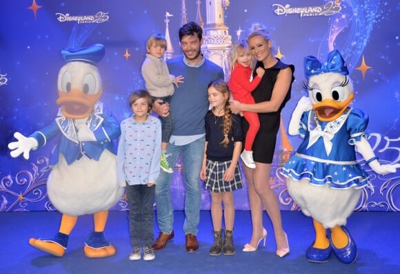 Elodie Gossuin, Bertrand Lacherie et leurs 4 enfants Rose Lacherie, Jules Lacherie, Joséphine Lacherie, Léonard Lacherie - 25 ème anniversaire de Disneyland Paris à Marne-La-Vallée le 25 mars 2017 © Veeren Ramsamy / Bestimage