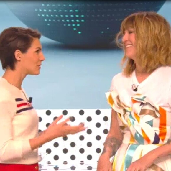 Emilie Besse ert Daphné Bürki se sont embrassées lors de la dernière de La Nouvelle Edition sur C8 le 30 juin 2017.