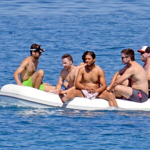 Exclusif - Rafael Nadal passe ses vacances sur son yacht avec ses potes à Formentera en Espagne le 17 juin 2017.