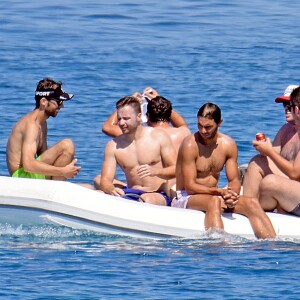 Exclusif - Rafael Nadal passe ses vacances sur son yacht avec ses potes à Formentera en Espagne le 17 juin 2017.