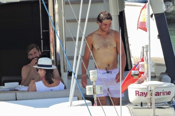 Exclusif -  Rafael Nadal passe ses vacances avec sa compagne Maria Francesca "Xisca" Perello et le joueur de football Fernando Llorente, sa femme Maria et leur fille sur son yacht à Majorque en Espagne le 14 juin 2017.