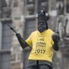 La statue de Charlemagne pendant le Tour de France lors de l'étape entre Duesseldorf et Luettich en Allemagne, le 2 juillet 2017