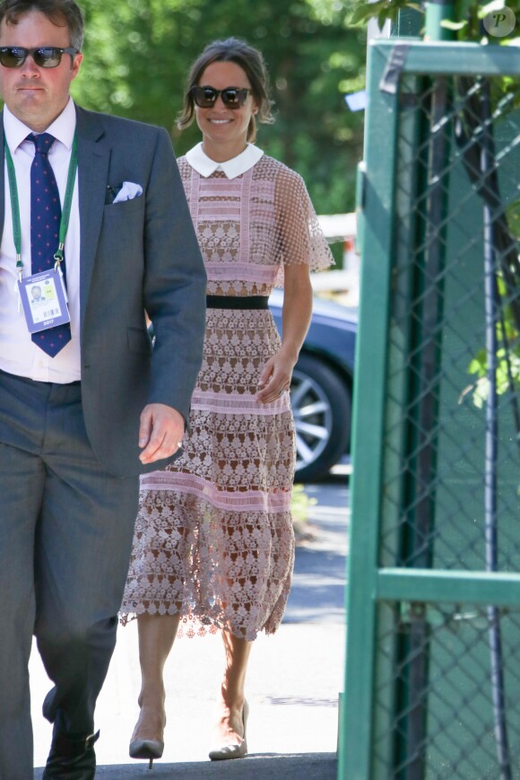 Pippa Middleton (robe Self Portrait) à son arrivée avec son frère James au tournoi de Wimbledon le 05 Juillet 2017 à Londres.