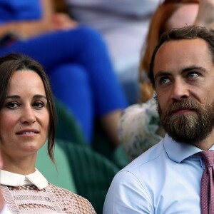 Pippa Middleton et son frère James dans la loge royale à Wimbledon le 5 juillet 2017.