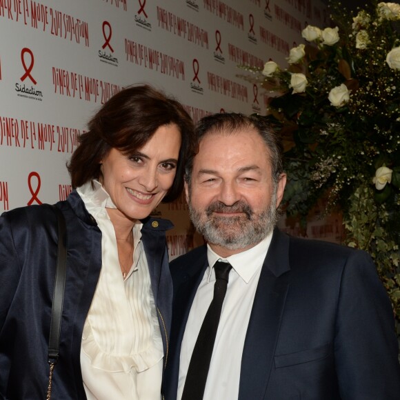 Inès de la Fressange et son compagnon Denis Olivennes à la 15ème édition du "Dîner de la mode du Sidaction" au Grand Palais à Paris, le 26 janvier 2016. © Rachid Bellack/Bestimage