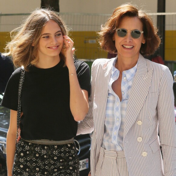 Inès de la Fressange et sa fille Violette d'Urso - Arrivées au défilé de mode "Chanel", collection Haute-Couture automne-hiver 2017/2018, au Grand Palais à Paris. Le 4 juillet 2017 © CVS - Veeren / Bestimage