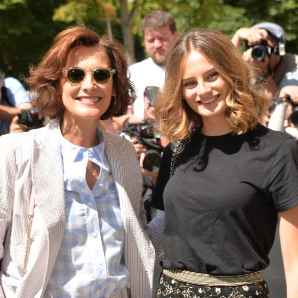 Inès de la Fressange et sa fille Violette d'Urso - Arrivées au défilé de mode "Chanel", collection Haute-Couture automne-hiver 2017/2018, au Grand Palais à Paris. Le 4 juillet 2017 © CVS - Veeren / Bestimage