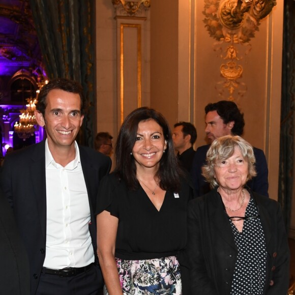 Dominique Besnehard, Alexandre Bompard, Anne Hidalgo (maire de Paris) et Marie-France Brière au Fnac Live Festival à l'Hôtel de Ville à Paris. Du jeudi 6 au samedi 8 juillet 2017, la Fnac reprend place sur le Parvis de l'Hôtel de Ville de Paris ainsi que dans ses salons pour offrir au public 3 soirées de concerts gratuits. Paris, le 6 juillet 2017. © Lionel Urman/Bestimage