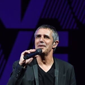 Julien Clerc en concert au Fnac Live Festival à l'Hôtel de Ville à Paris. Du jeudi 6 au samedi 8 juillet 2017, la Fnac reprend place sur le Parvis de l'Hôtel de Ville de Paris ainsi que dans ses salons pour offrir au public 3 soirées de concerts gratuits. Paris, le 6 juillet 2017. © Lionel Urman/Bestimage