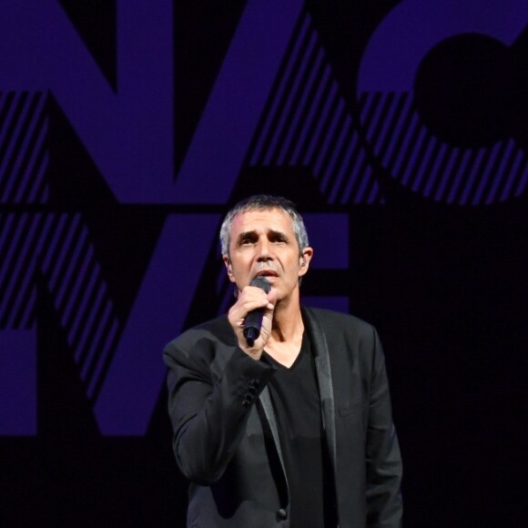 Julien Clerc en concert au Fnac Live Festival à l'Hôtel de Ville à Paris. Du jeudi 6 au samedi 8 juillet 2017, la Fnac reprend place sur le Parvis de l'Hôtel de Ville de Paris ainsi que dans ses salons pour offrir au public 3 soirées de concerts gratuits. Paris, le 6 juillet 2017. © Lionel Urman/Bestimage