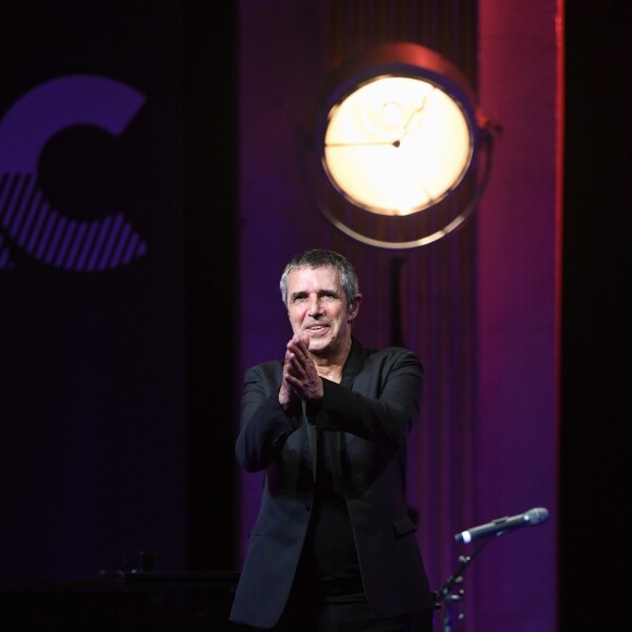 Julien Clerc en concert au Fnac Live Festival à l'Hôtel de Ville à Paris. Du jeudi 6 au samedi 8 juillet 2017, la Fnac reprend place sur le Parvis de l'Hôtel de Ville de Paris ainsi que dans ses salons pour offrir au public 3 soirées de concerts gratuits. Paris, le 6 juillet 2017. © Lionel Urman/Bestimage