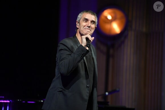 Julien Clerc en concert au Fnac Live Festival à l'Hôtel de Ville à Paris. Du jeudi 6 au samedi 8 juillet 2017, la Fnac reprend place sur le Parvis de l'Hôtel de Ville de Paris ainsi que dans ses salons pour offrir au public 3 soirées de concerts gratuits. Paris, le 6 juillet 2017. © Lionel Urman/Bestimage