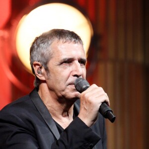 Julien Clerc en concert lors du Fnac Live Festival à l'Hôtel de Ville à Paris, le 6 juillet 2017. © Lise Tuillier/Bestimage