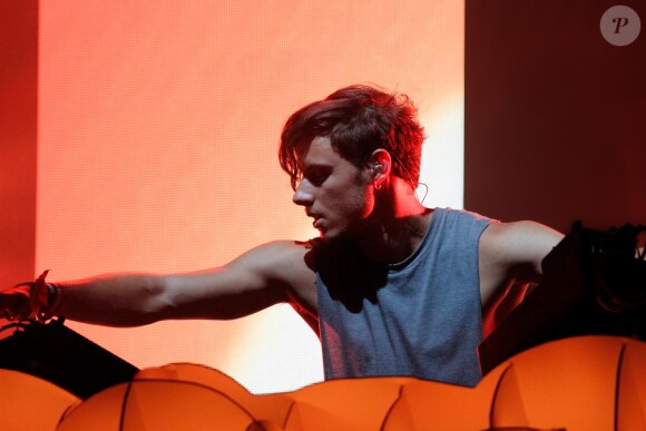 Mome (Møme) en concert sur le parvis lors du Fnac Live Festival à l'Hôtel de Ville à Paris, le 6 juillet 2017. © Lise Tuillier/Bestimage