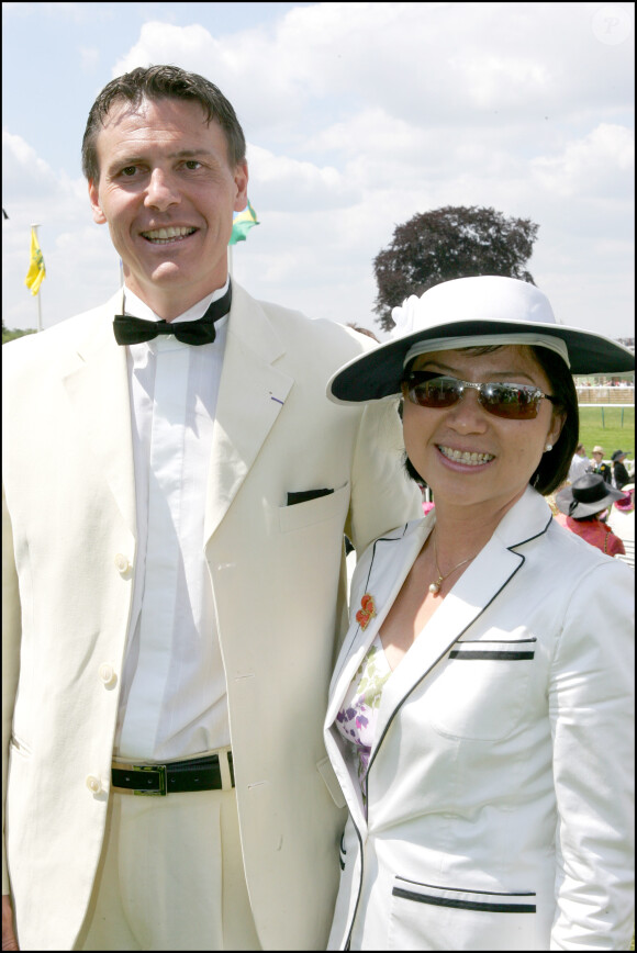 Anh-Dao Traxel et son époux au Prix de Diane Hermes, à Chantilly, le 12 juin 2005