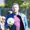 Ben Affleck emmène sa fille Seraphina jouer au football dans un parc à Los Angeles, le 1er avril 2017