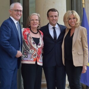 Le président de la République française Emmanuel Macron et sa femme la première dame Brigitte Macron reçoivent le premier ministre d'Australie, Malcolm Turnbull et sa femme Lucy Turnbull pour un dîner de travail au Palais de l'Elysée à Paris, France, le 8 juillet 2017. © Giancarlo Gorassini/Bestimage