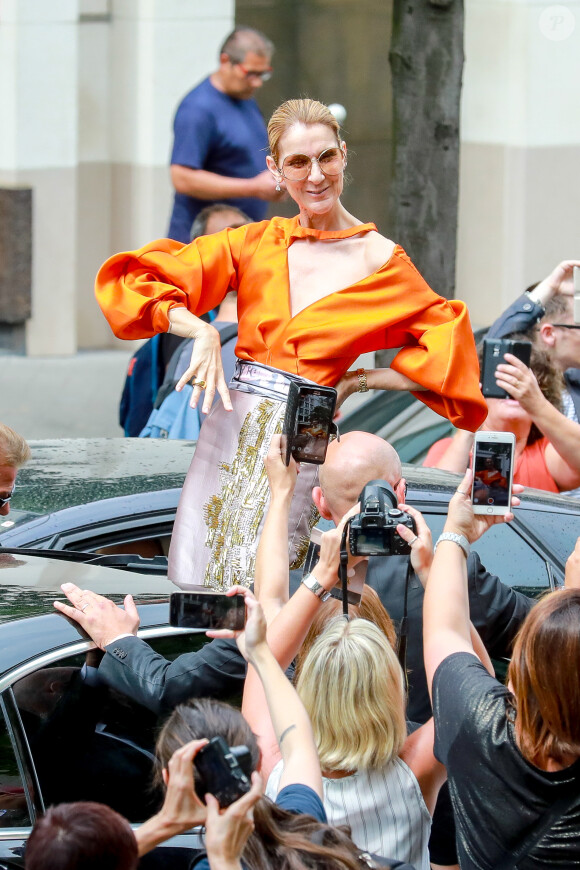 Céline Dion à la sortie de l'hôtel Le Royal Monceau à Paris, France, le 9 juillet 2017.