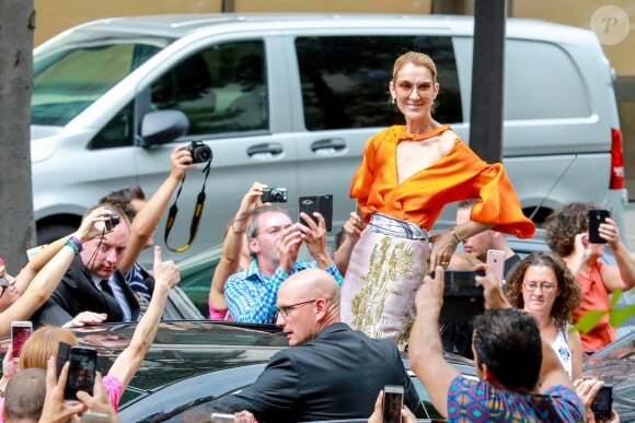 Céline Dion à la sortie de l'hôtel Le Royal Monceau à Paris, France, le 9 juillet 2017.