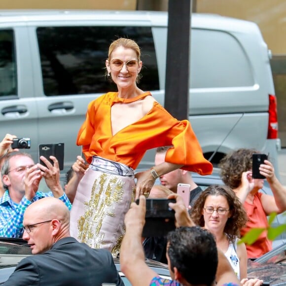 Céline Dion à la sortie de l'hôtel Le Royal Monceau à Paris, France, le 9 juillet 2017.