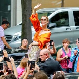 Céline Dion à la sortie de l'hôtel Le Royal Monceau à Paris, France, le 9 juillet 2017.