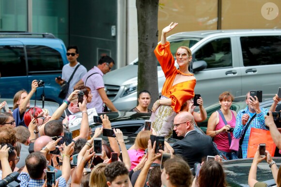 Céline Dion à la sortie de l'hôtel Le Royal Monceau à Paris, France, le 9 juillet 2017.