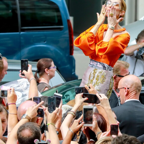 Céline Dion à la sortie de l'hôtel Le Royal Monceau à Paris, France, le 9 juillet 2017.