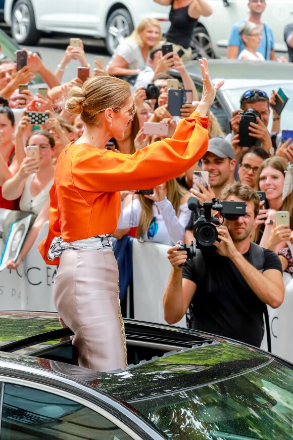 Céline Dion à la sortie de l'hôtel Le Royal Monceau à Paris, France, le 9 juillet 2017.
