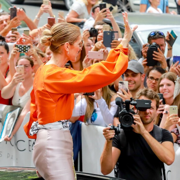 Céline Dion à la sortie de l'hôtel Le Royal Monceau à Paris, France, le 9 juillet 2017.