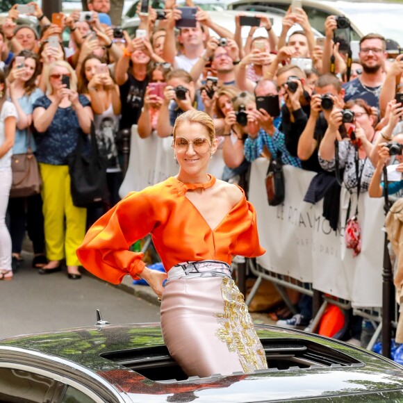 Céline Dion à la sortie de l'hôtel Le Royal Monceau à Paris, France, le 9 juillet 2017.