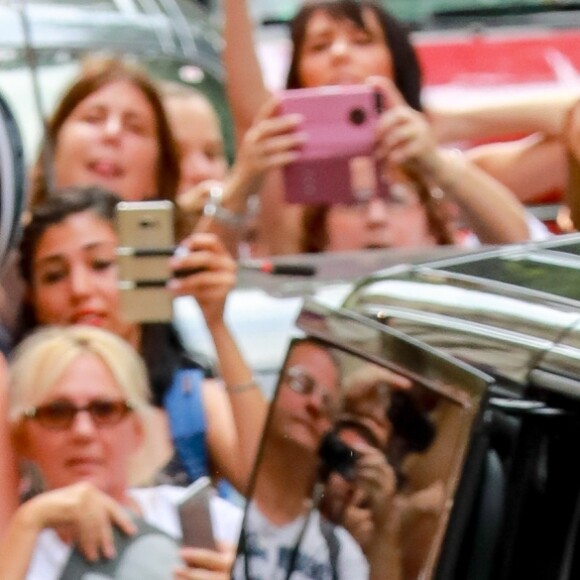 Céline Dion à la sortie de l'hôtel Le Royal Monceau à Paris, France, le 9 juillet 2017.